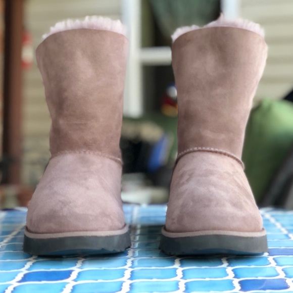 Ugg Classic Cuff Boot - Picture 6 of 8